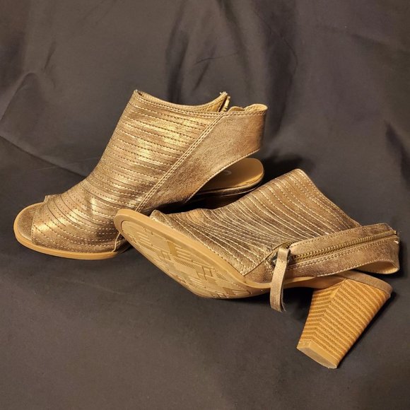 Gold/Copper Shooties (Paul Green $380.00 mocks) - Picture 2 of 11